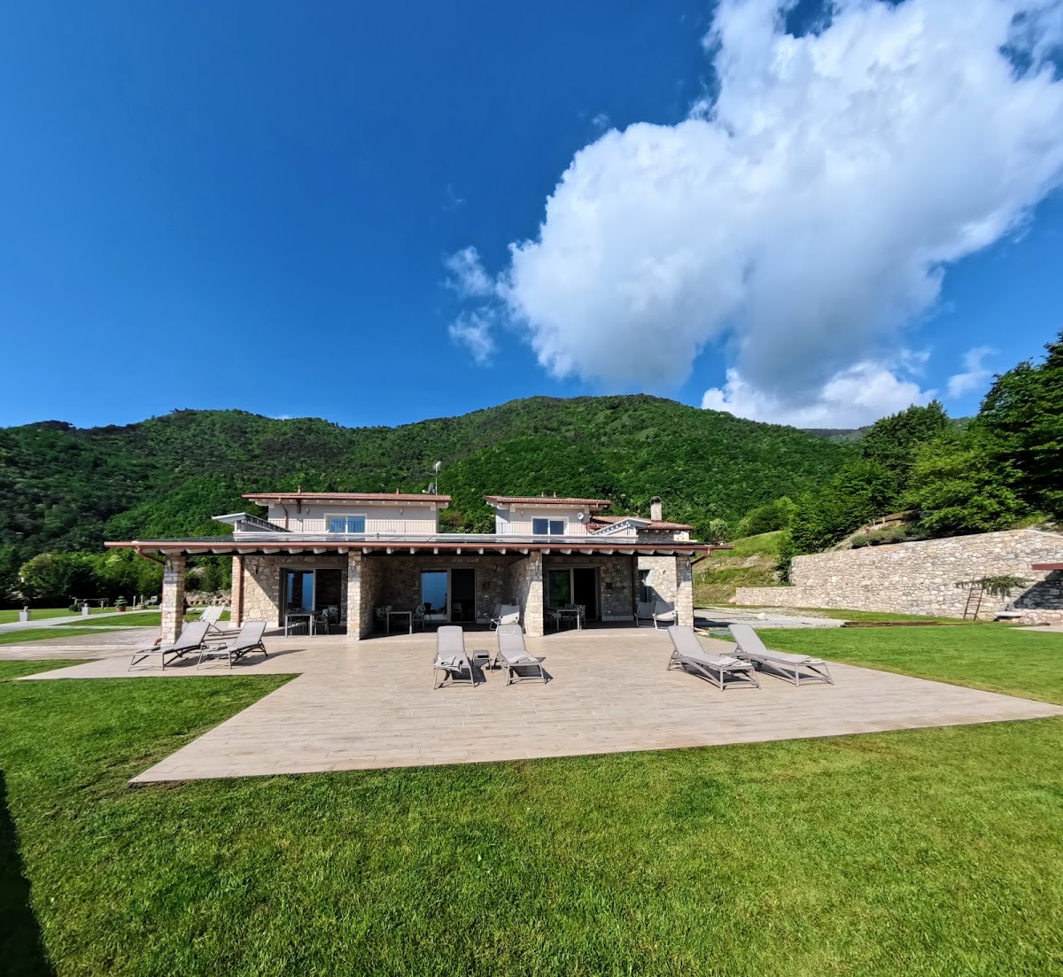Oasi Da Vinci – Appartamenti con Vista Lago a Tignale