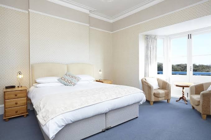 St Maur Hotel