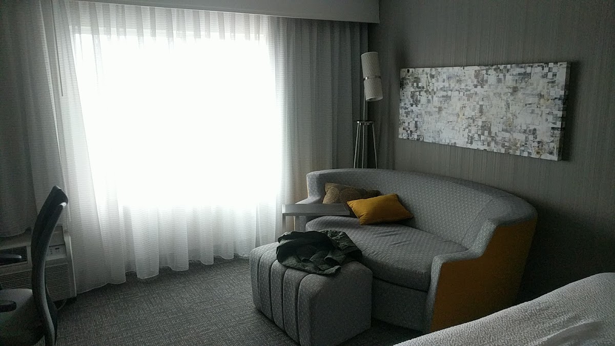 Courtyard by Marriott Edison Woodbridge Hotel 3