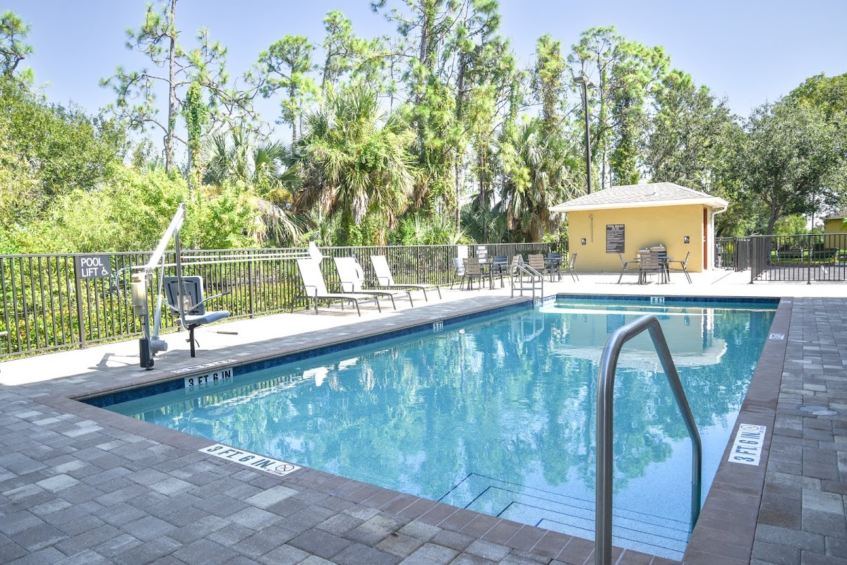 Candlewood Suites Ft Myers I-75 by IHG Hotel 3