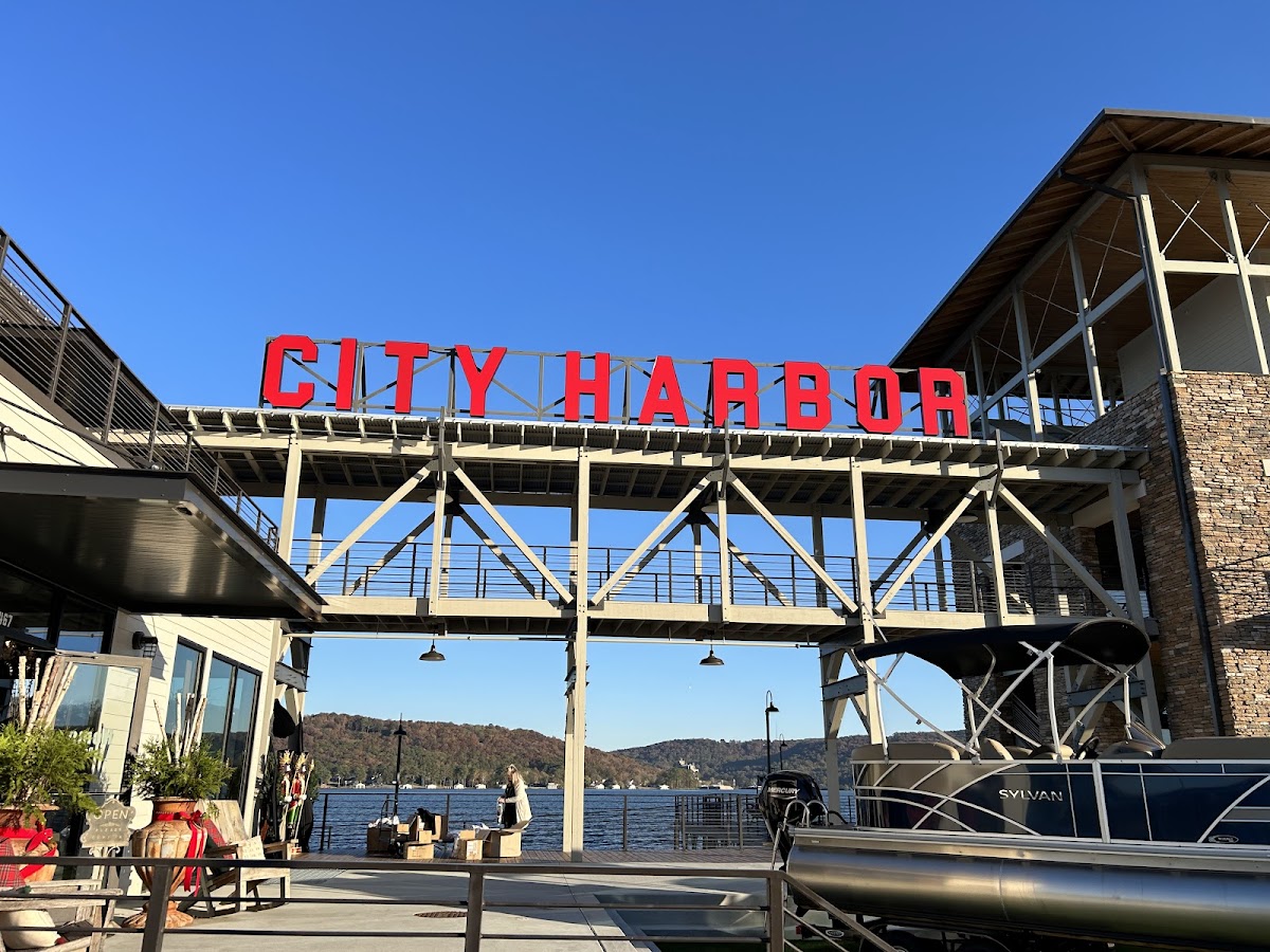 City Harbor Suites