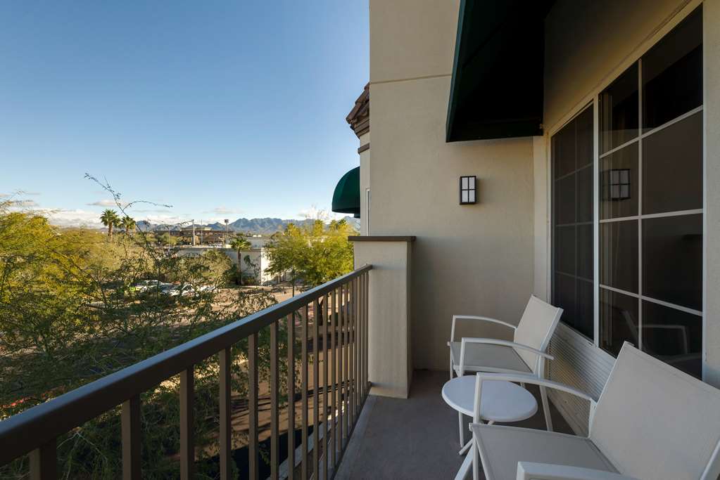 Hampton Inn & Suites Phoenix/Scottsdale Hotel 2