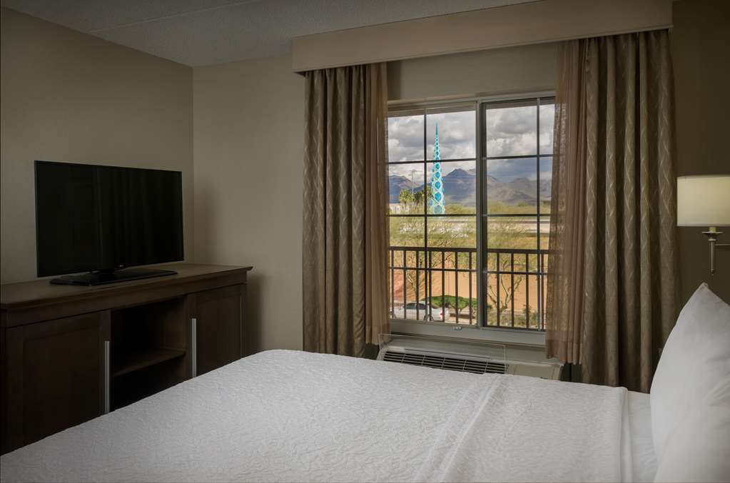 Hampton Inn & Suites Phoenix/Scottsdale Hotel 3