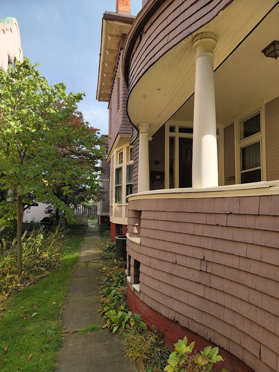 The Kings Throne Inn and Guest House