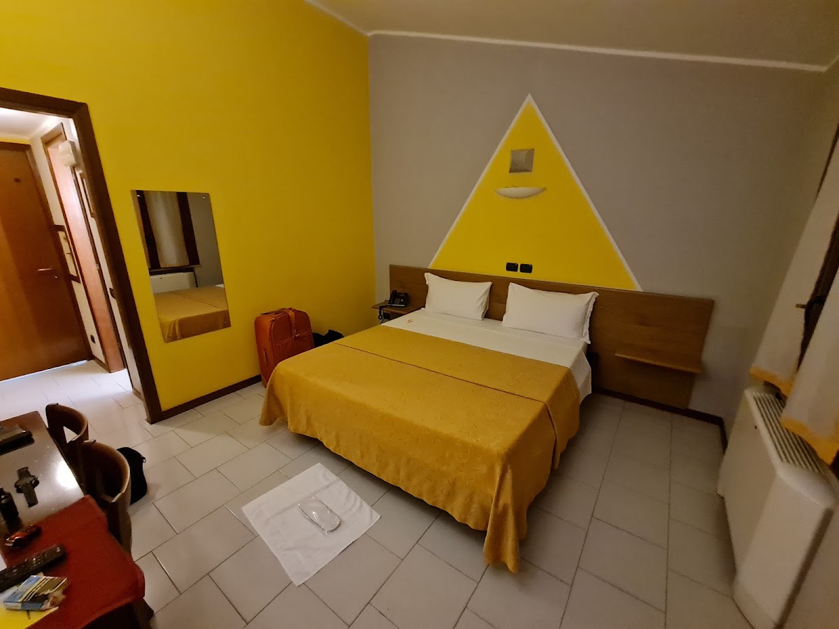 Motel Est Hotel 2