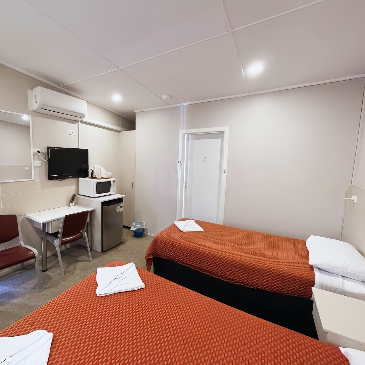 Hillview Motel