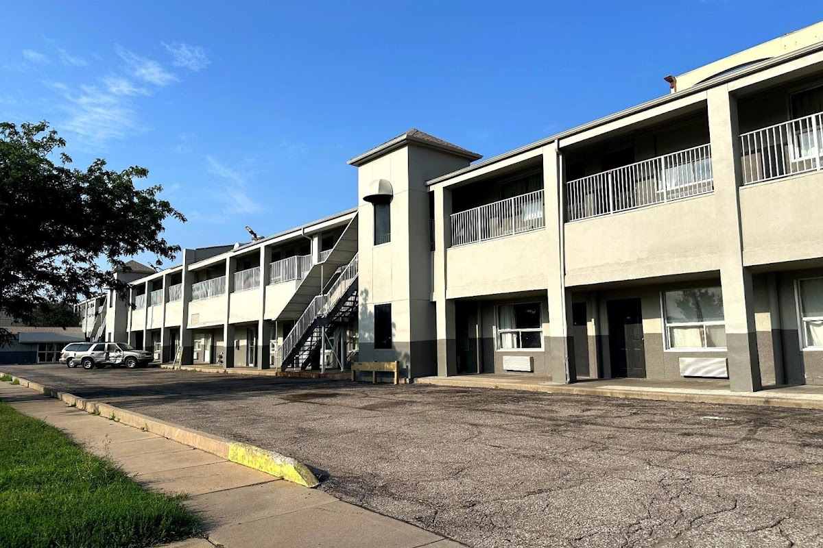 Blue Way Inn & Suites Wichita East