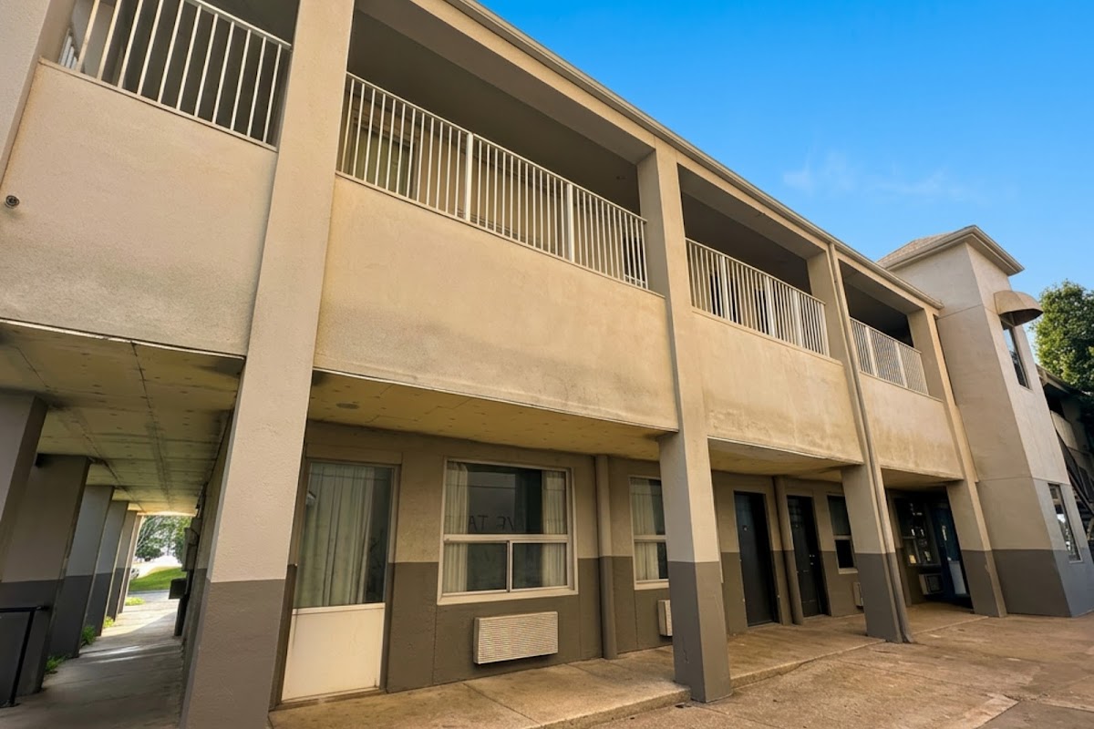 Blue Way Inn & Suites Wichita East