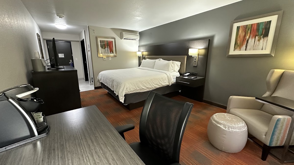 Holiday Inn Express & Suites Shawnee-Kansas City West by IHG Hotel 2