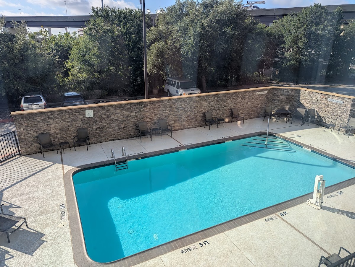 Fairfield by Marriott Inn & Suites Arlington Near Six Flags Hotel 3
