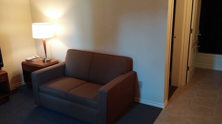 Travellers Choice Motel - Windsor Hotel 3