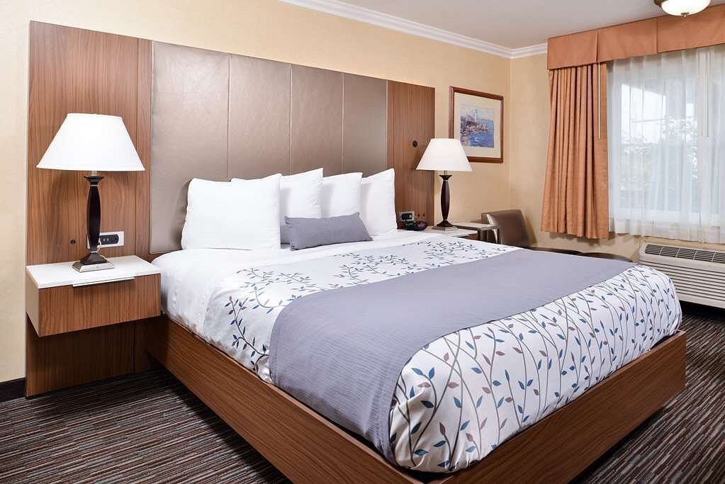 Courtyard by Marriott High Point Hotel 2