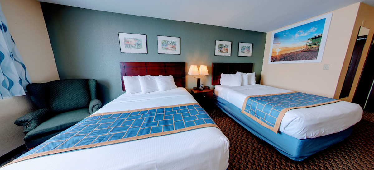 Days Inn & Suites by Wyndham Stevens Point Hotel 2