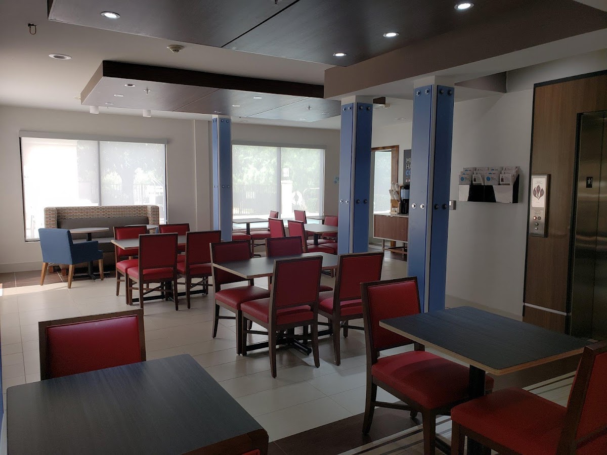 Holiday Inn Express & Suites Arlington (I-20-Parks Mall) by IHG