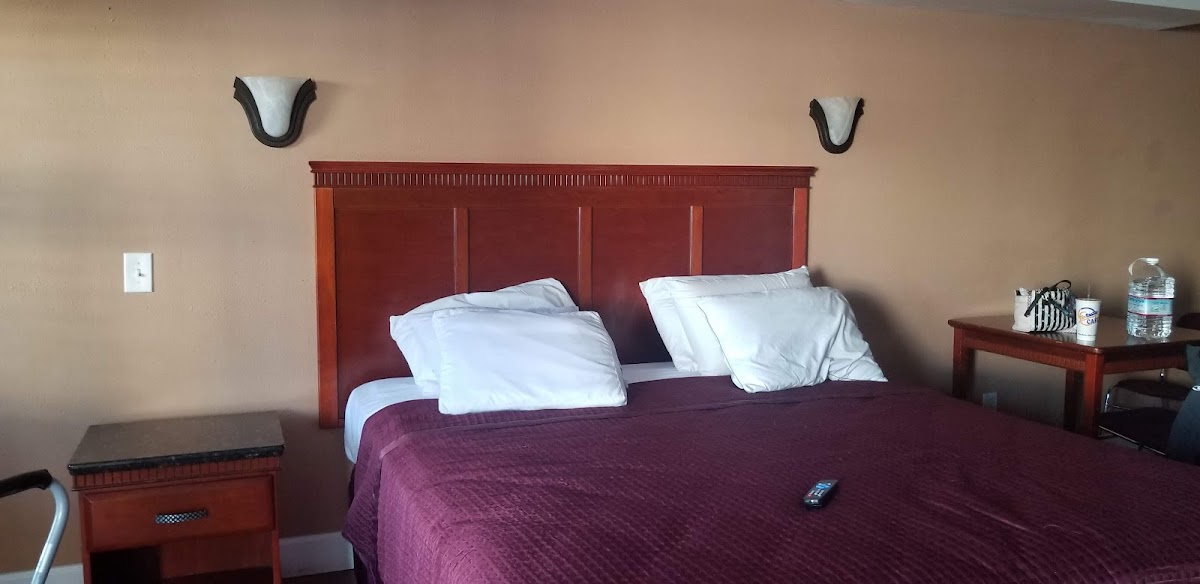 Pleasant Holiday Motel