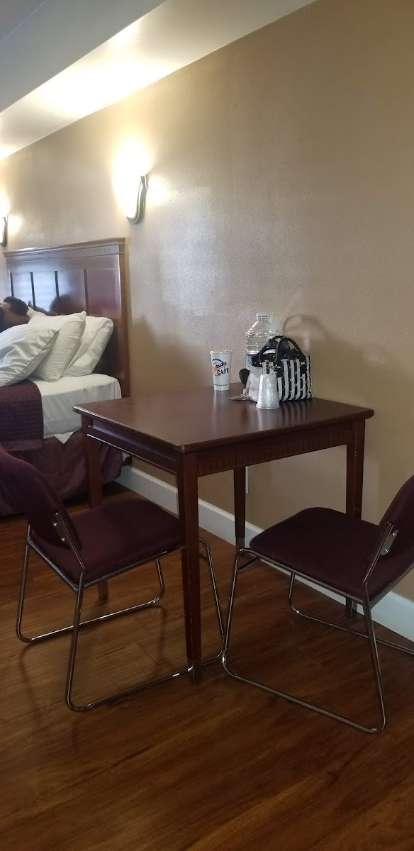 Pleasant Holiday Motel