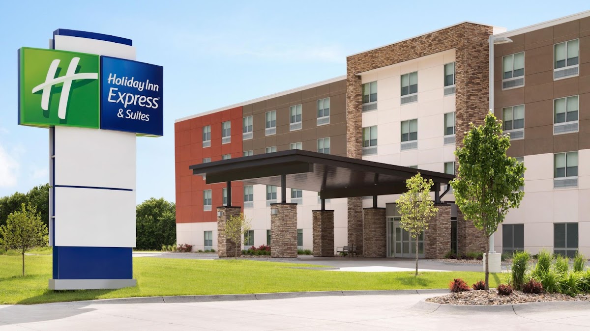 Holiday Inn Express & Suites Savannah W - Chatham Parkway by IHG