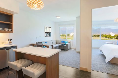 Element Ontario Hotel 2