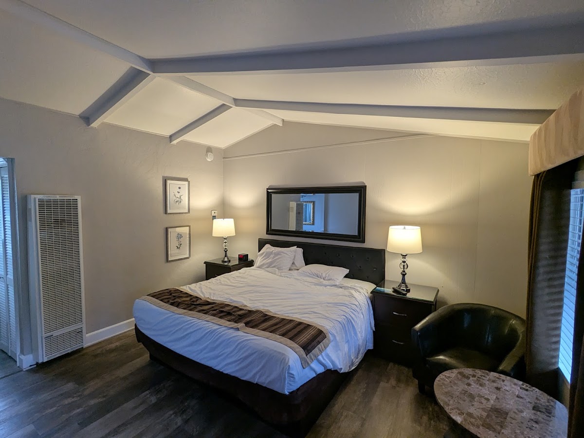 Monterey Peninsula Inn Hotel 2