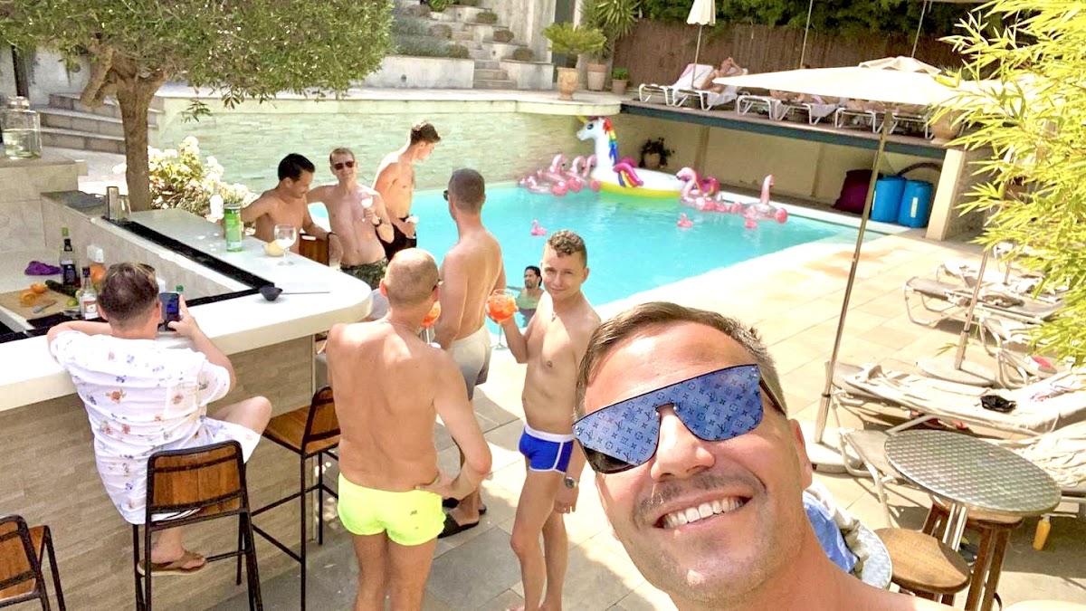 Cinq & Sept Gay Resort