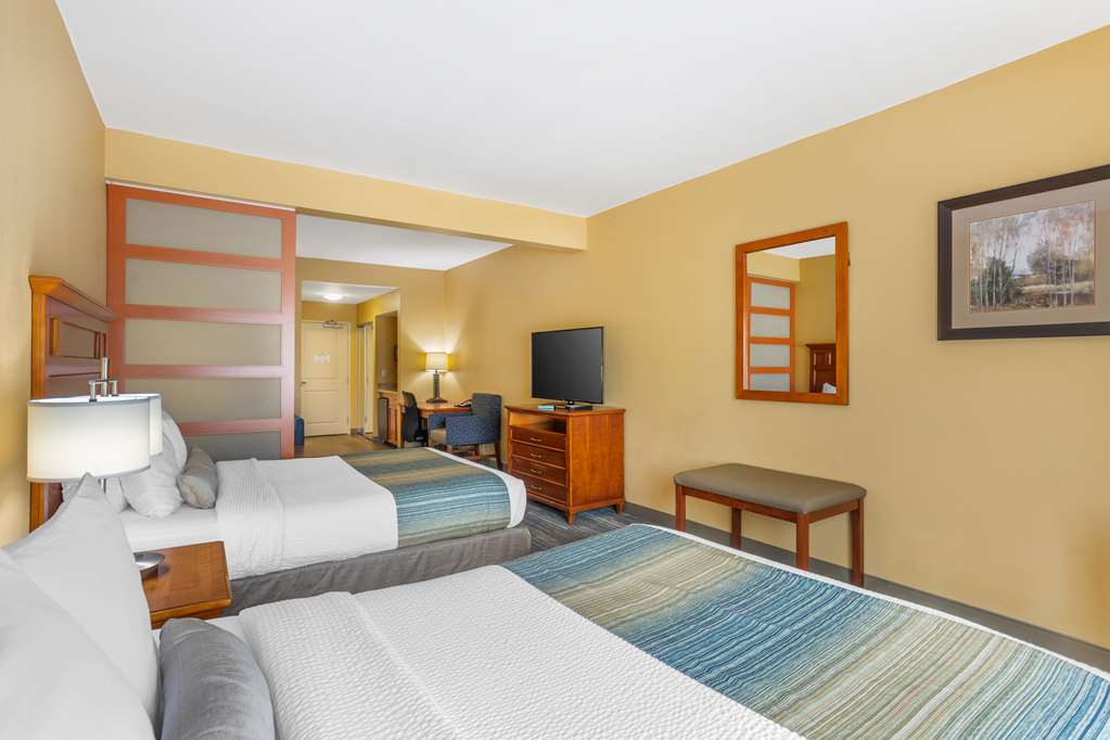 Best Western Plus University Park Inn & Suites Hotel 2