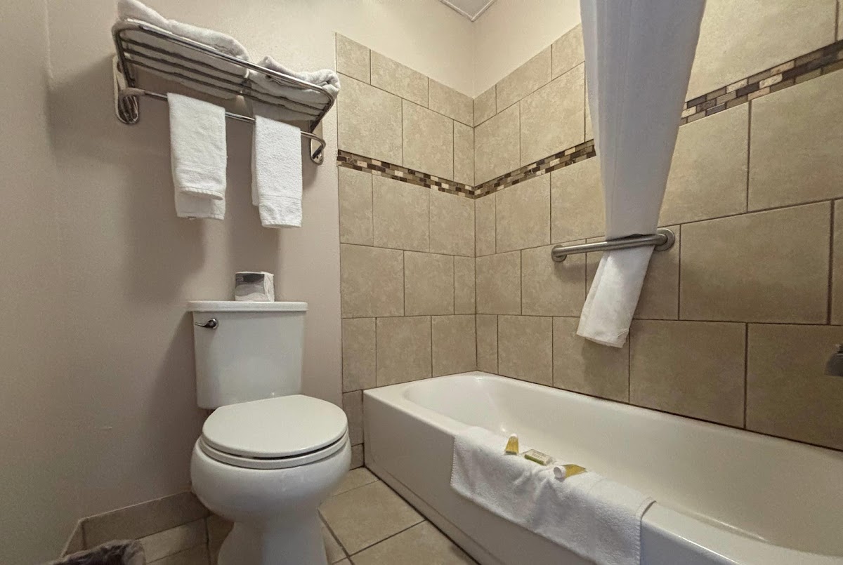 Super 8 by Wyndham Okawville Hotel 3