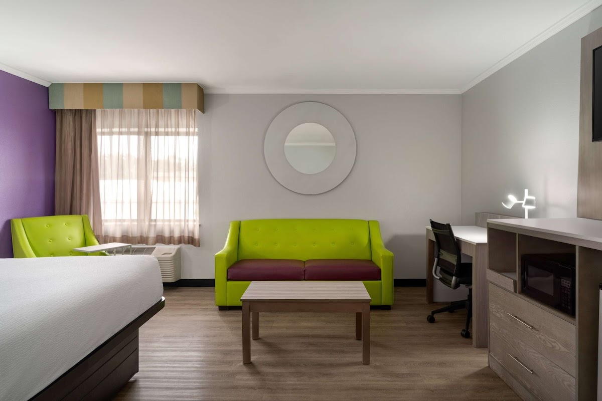 La Quinta Inn by Wyndham Birmingham - Inverness Hotel 2