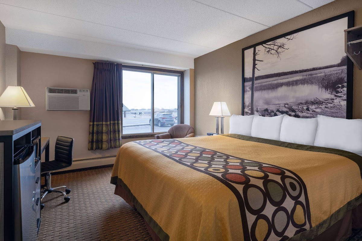 Super 8 by Wyndham Owatonna Hotel 2