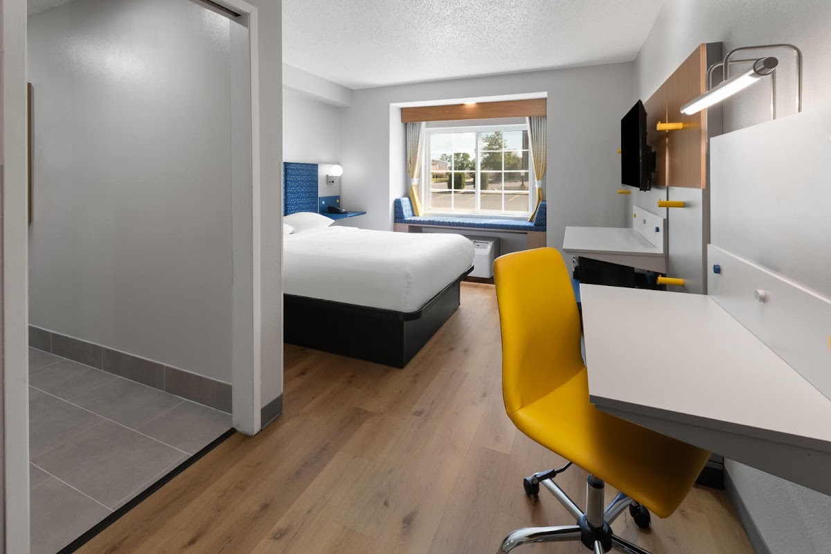 Microtel Inn & Suites by Wyndham Sioux Falls Hotel 2