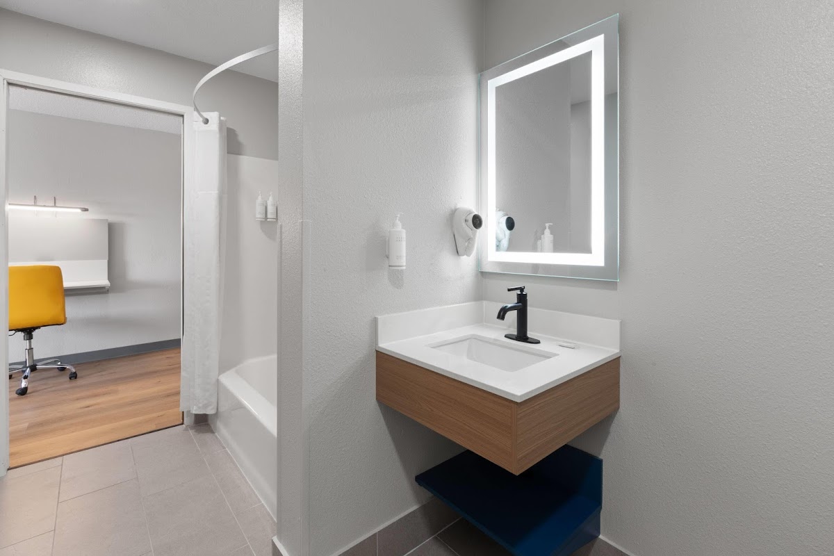 Microtel Inn & Suites by Wyndham Sioux Falls Hotel 3