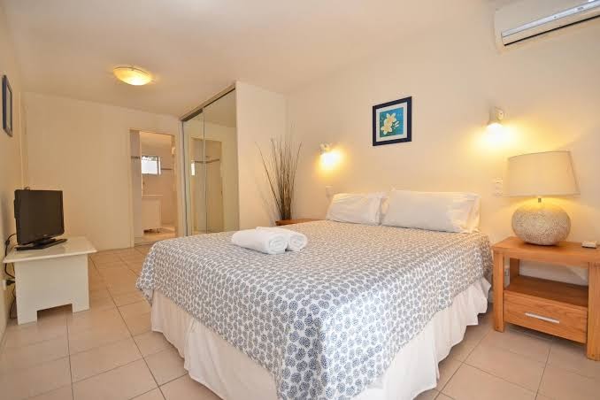 Raintrees Moffat Beach Hotel 2