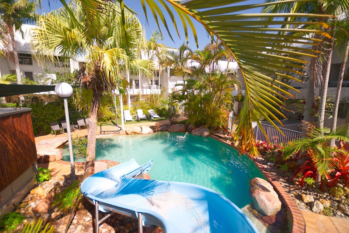 Raintrees Moffat Beach Hotel 3