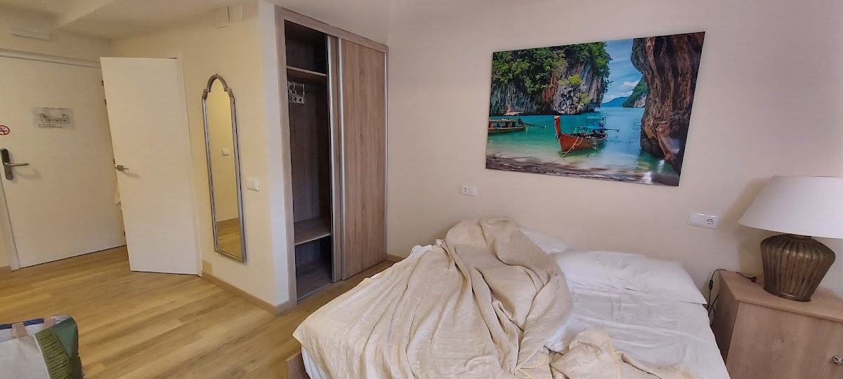 Seven Room Hotel 2