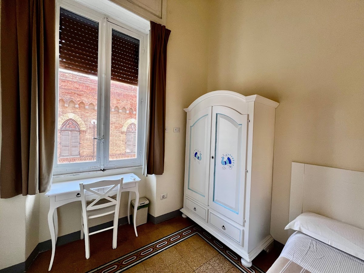 Onlyrooms IV - Via Roma Hotel 3