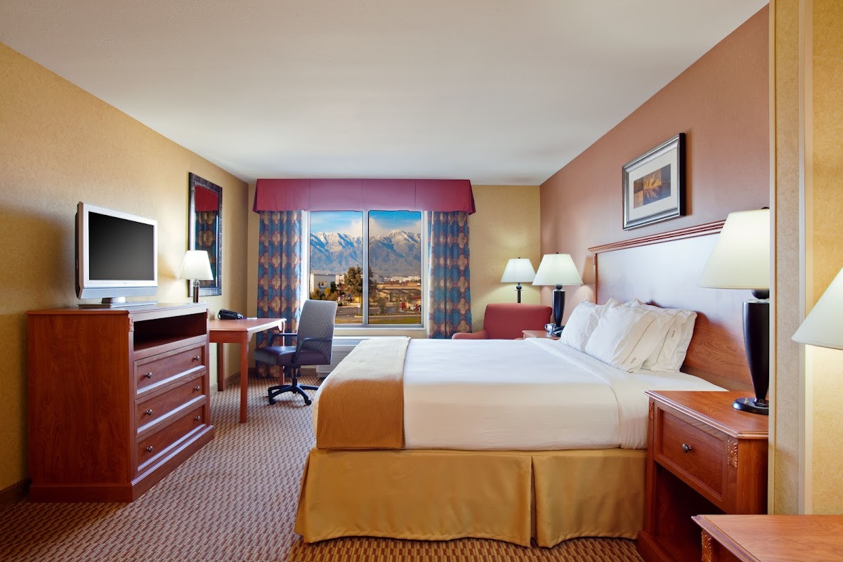 Holiday Inn Express & Suites Ontario Airport by IHG Hotel 2