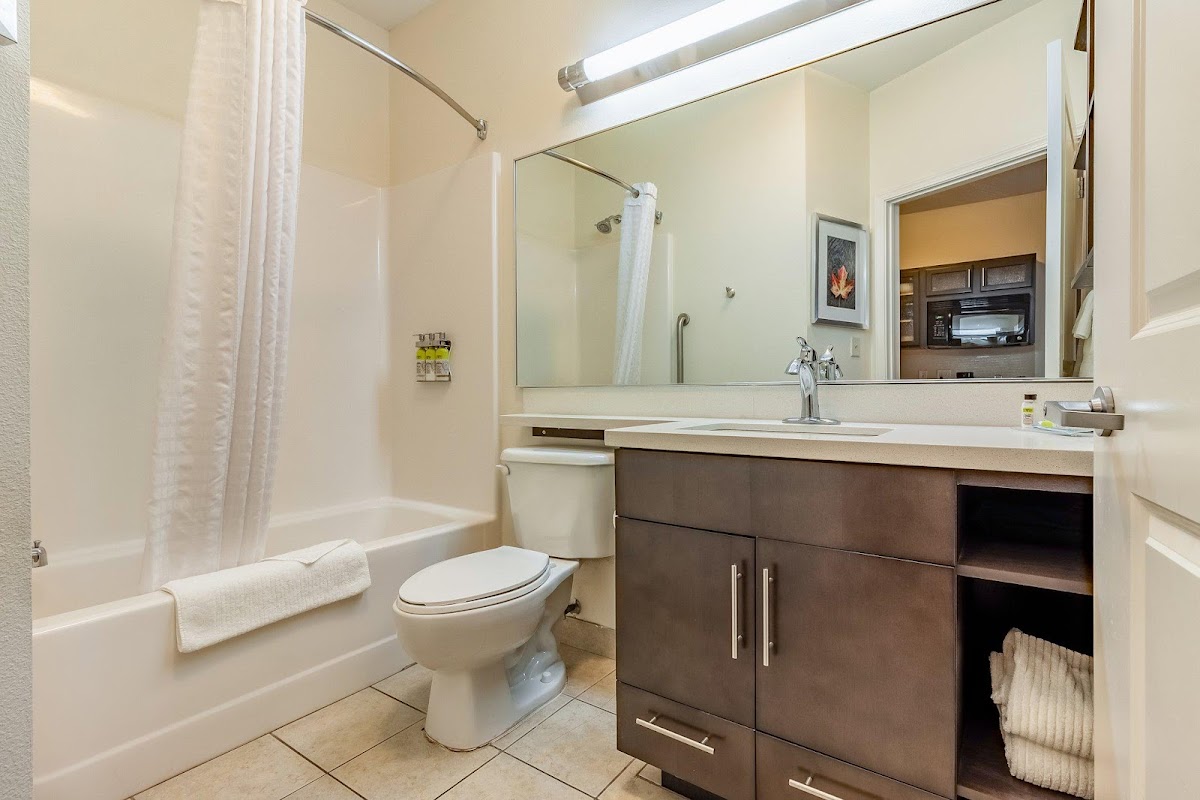 Candlewood Suites Lincoln by IHG Hotel 3