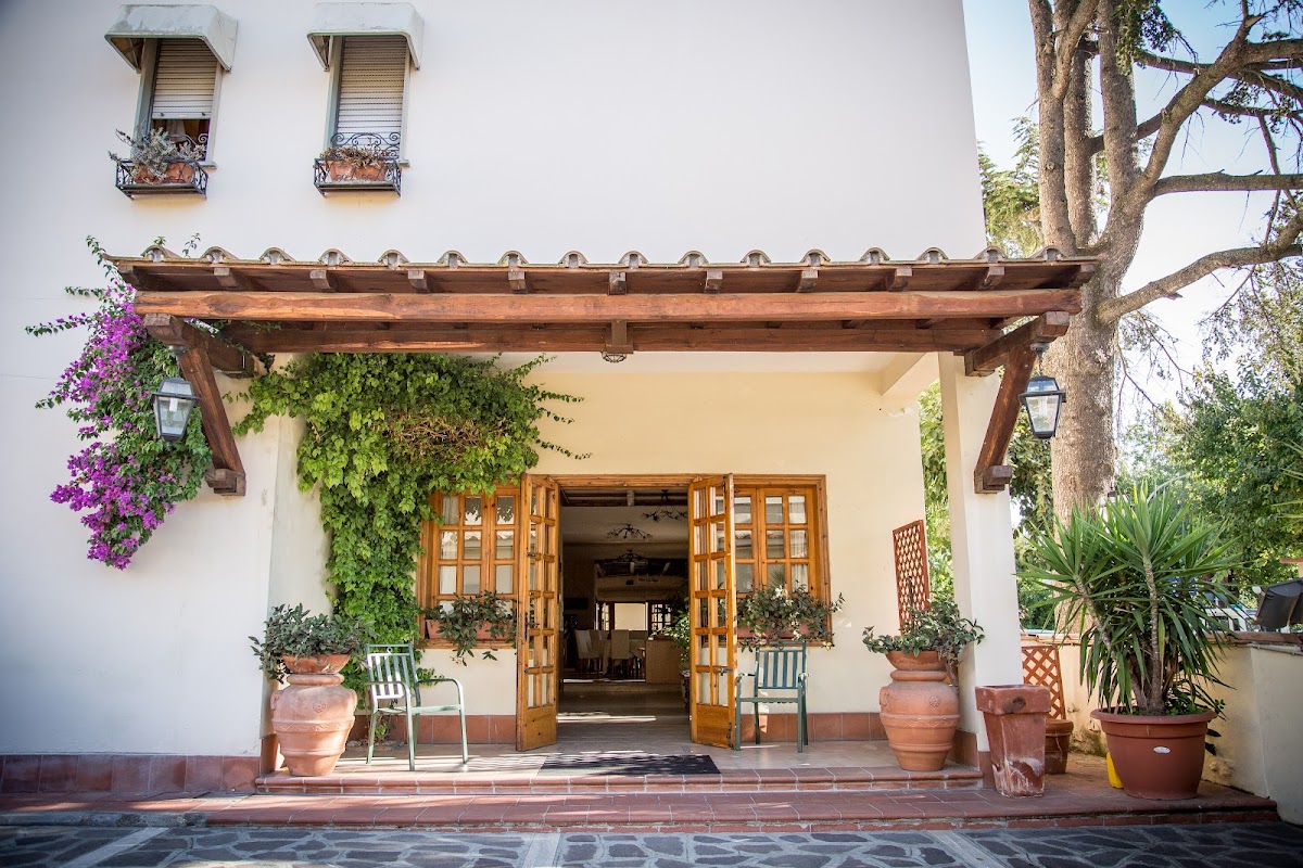 Seven Arches Hotel
