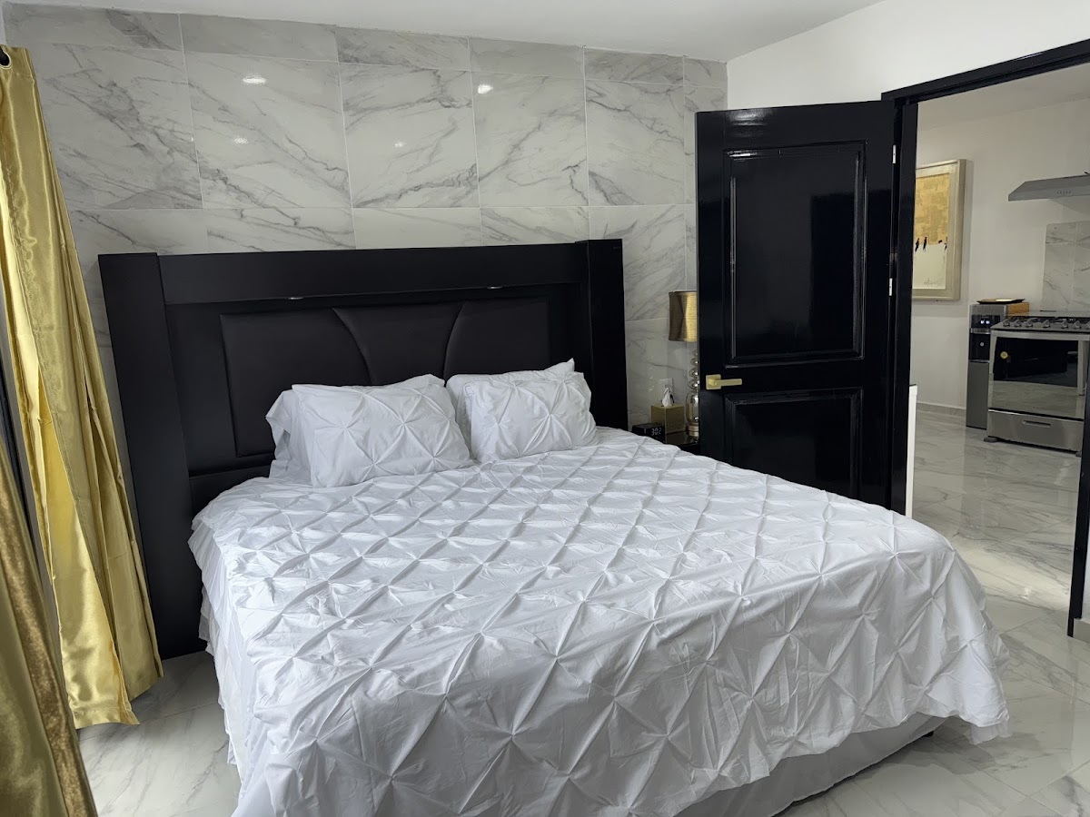 THE WHITE HOUSE ***** Villa
