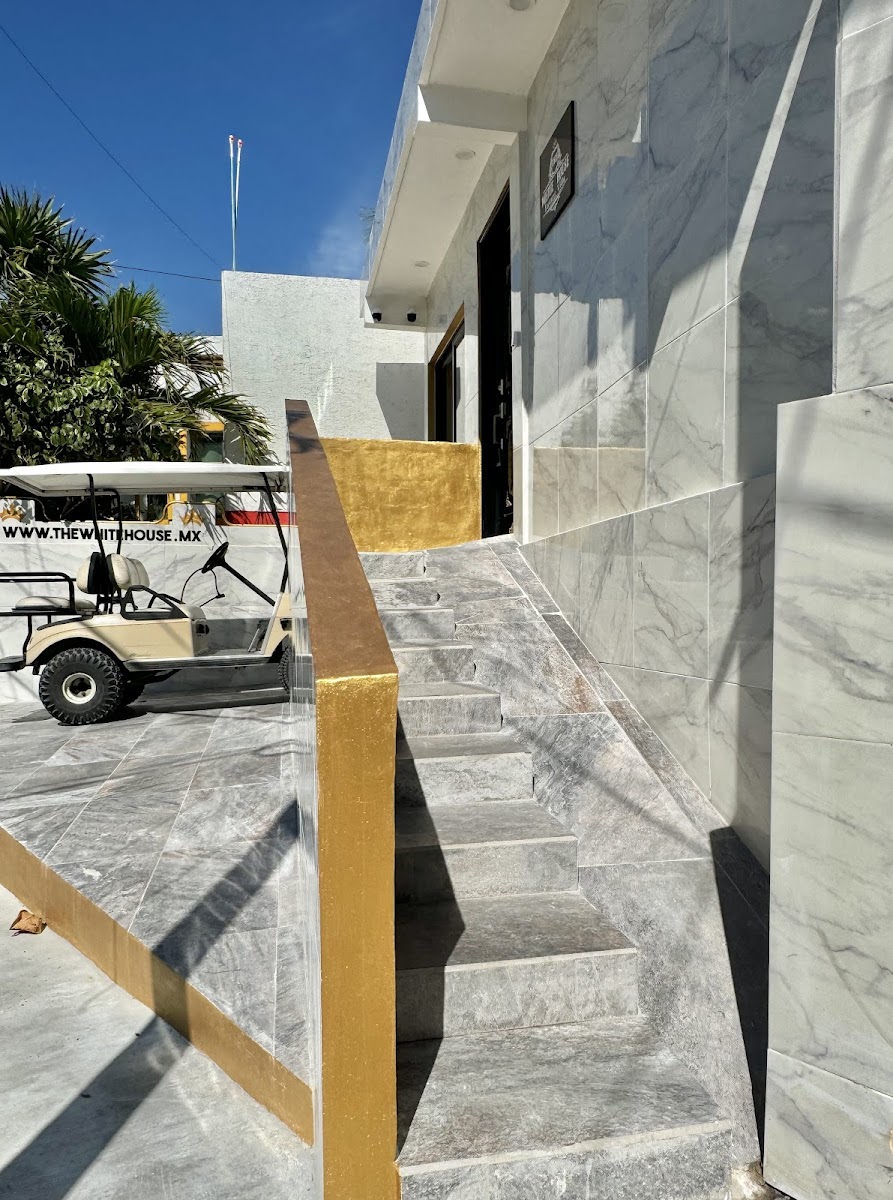 THE WHITE HOUSE ***** Villa