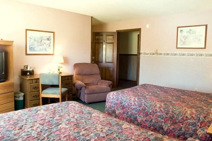 Carlinvilla Motel Hotel 2