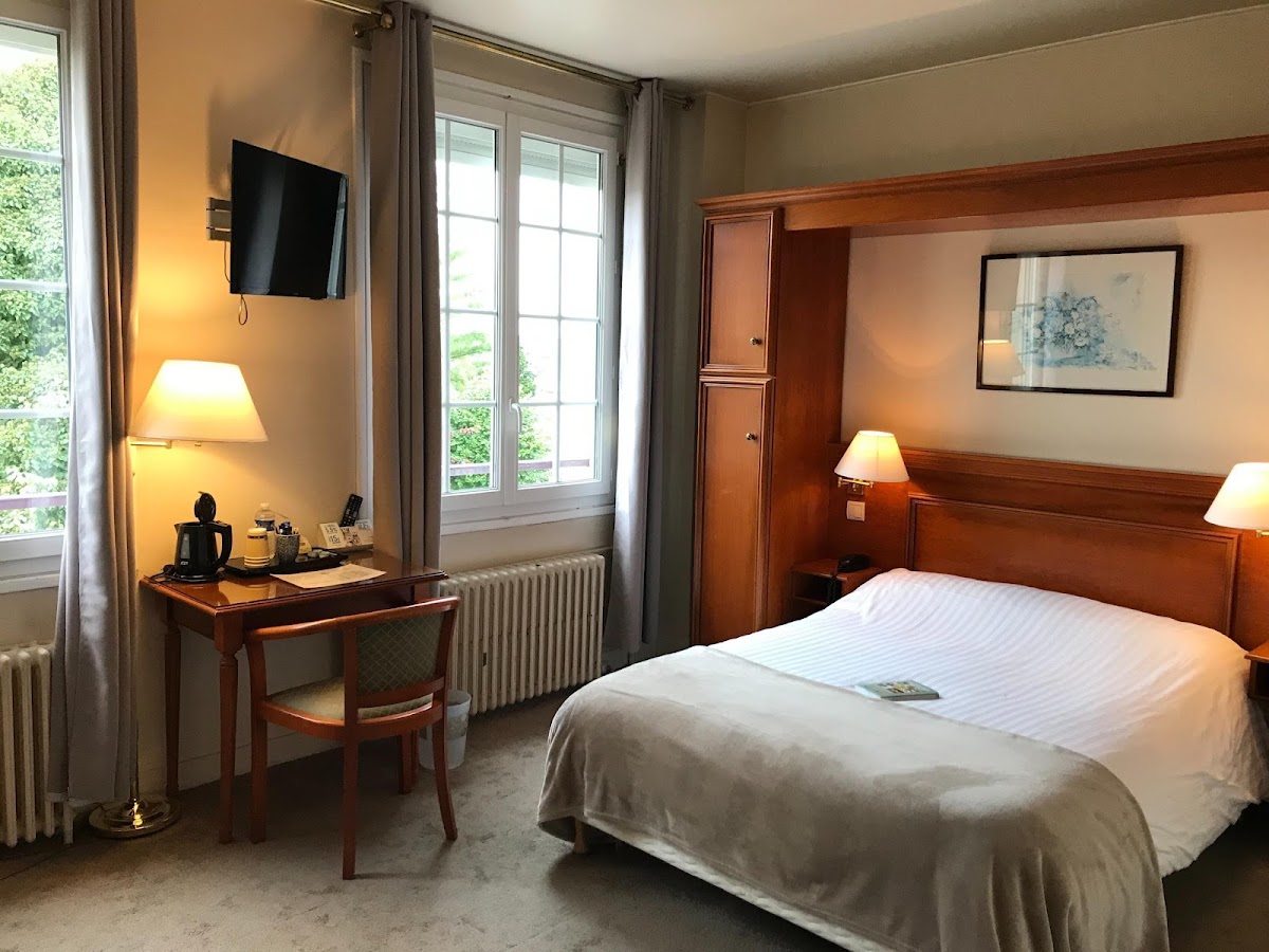 Logis Hôtel-Restaurant Les Airelles Hotel 2