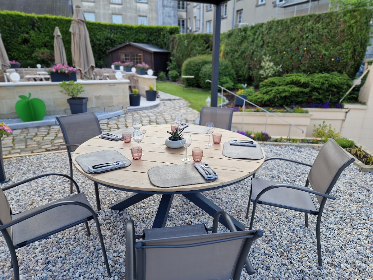Logis Hôtel-Restaurant Les Airelles Hotel 3