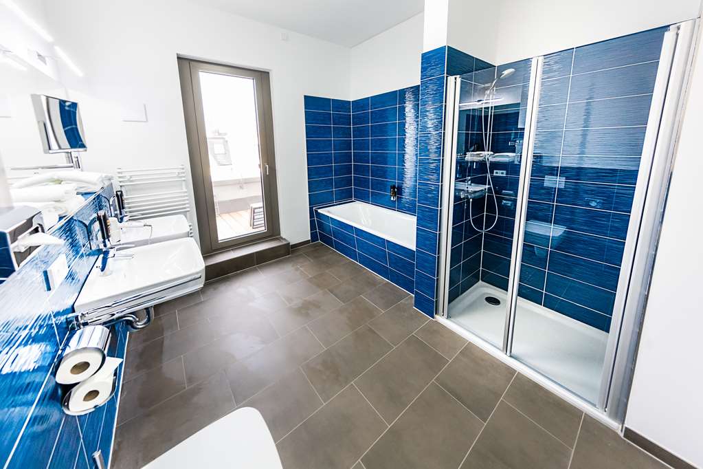 Best Western Plus Royal Suites Hotel 3