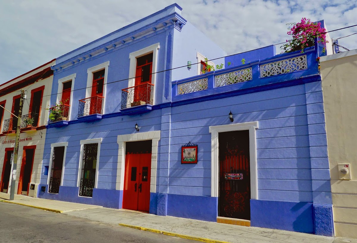 Hotel MedioMundo