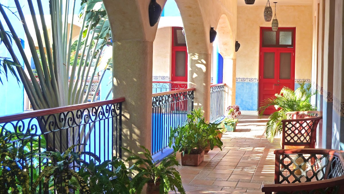 Hotel MedioMundo