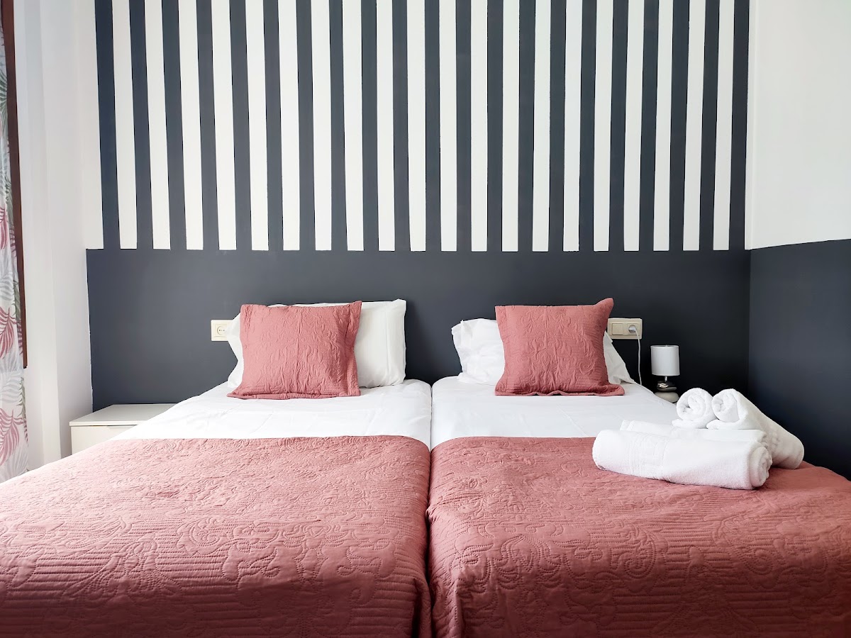 Reina 12 Guesthouse Hotel 2