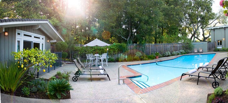 Red Cottage Inn & Suites Hotel 3