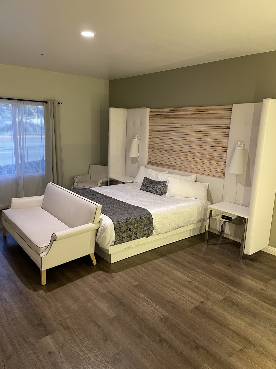 Aspire Inn and Suites Hotel 2
