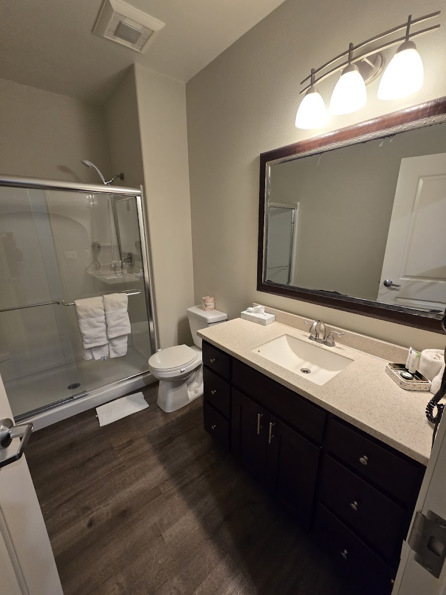 Aspire Inn and Suites Hotel 3