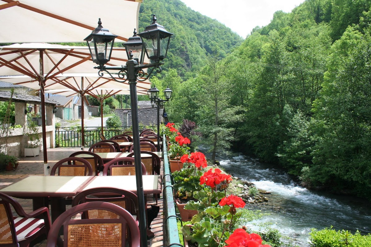 Hotel - Restaurant: Auberge des Deux Rivières